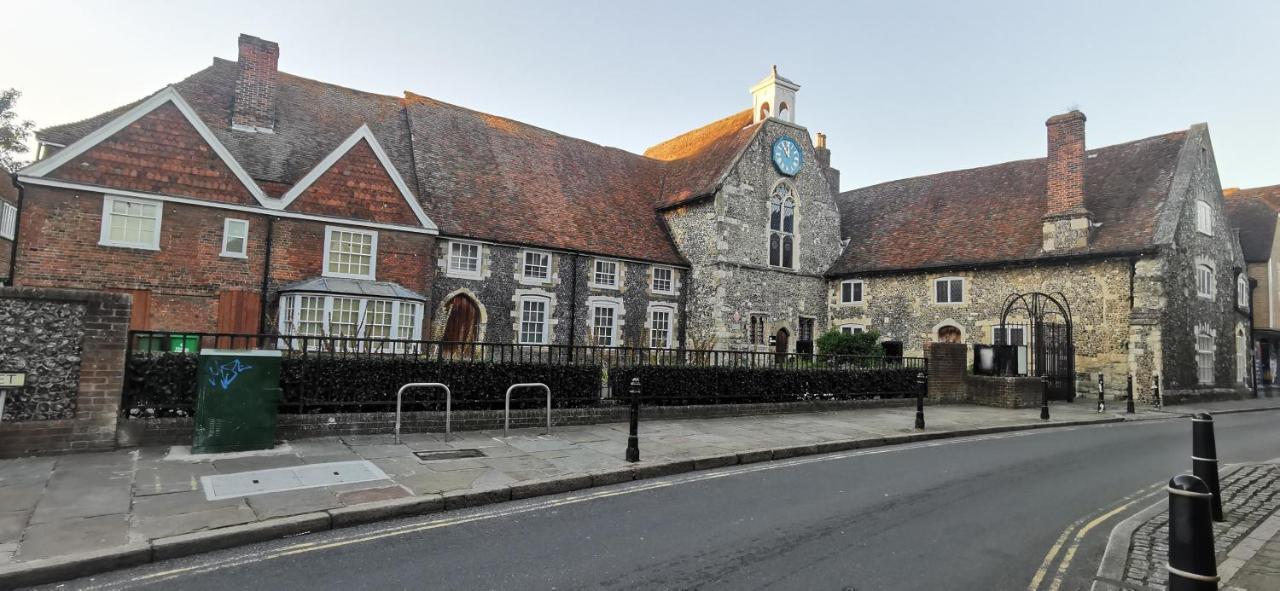 Modern City Centre House With Free Parking Canterbury Exterior photo