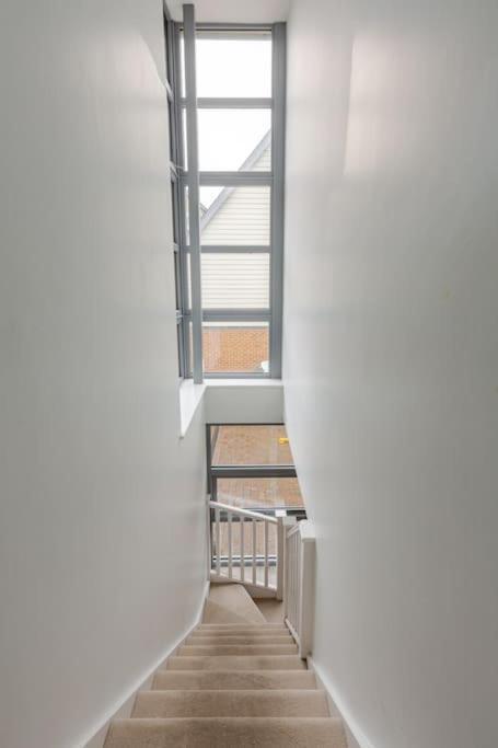Modern City Centre House With Free Parking Canterbury Exterior photo