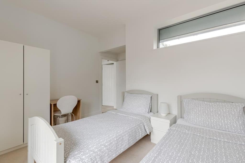 Modern City Centre House With Free Parking Canterbury Exterior photo